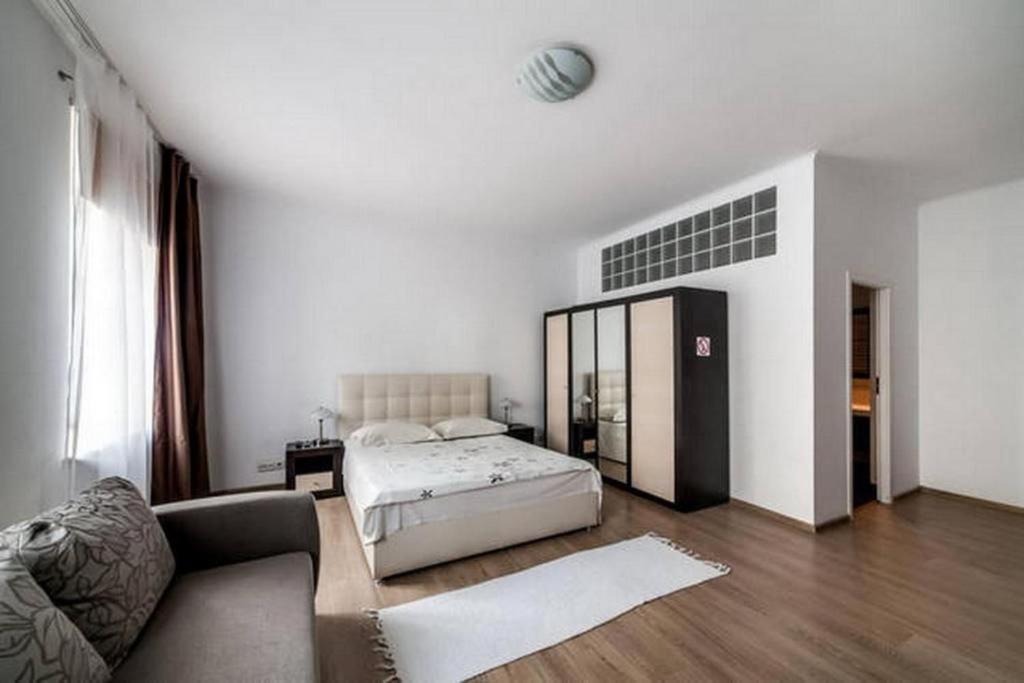 Apartment In The Center Of "Opera" Лвив Екстериор снимка
