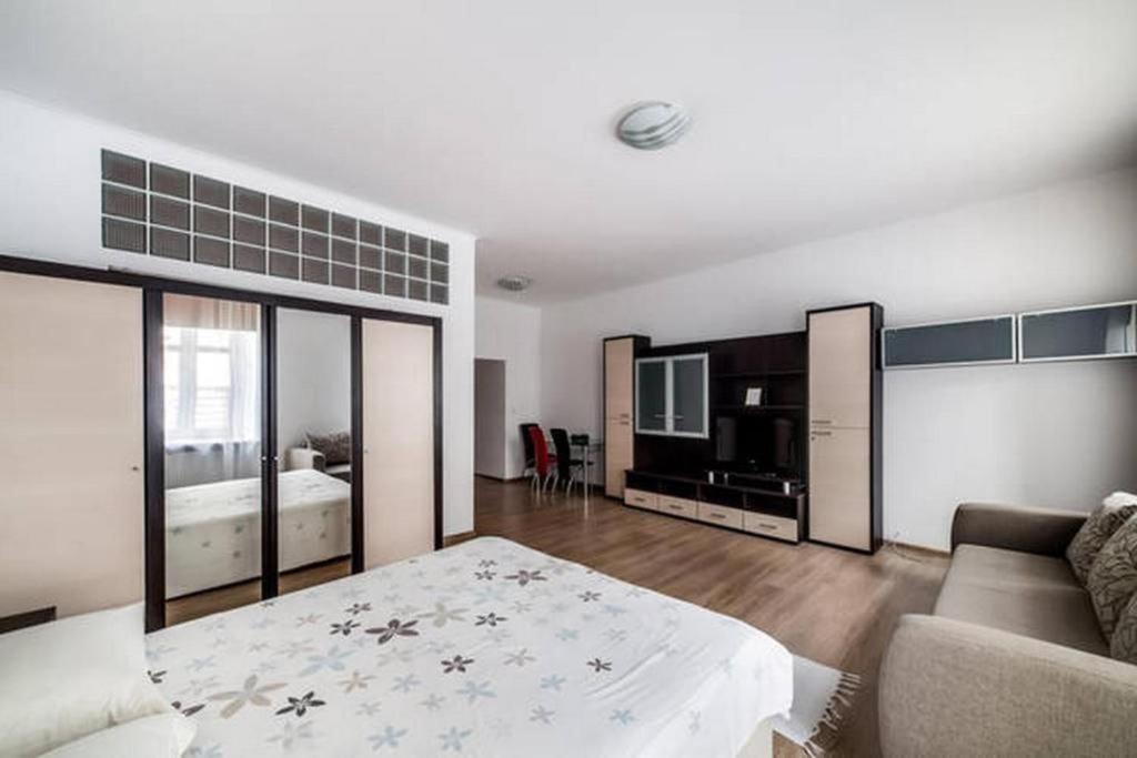 Apartment In The Center Of "Opera" Лвив Екстериор снимка